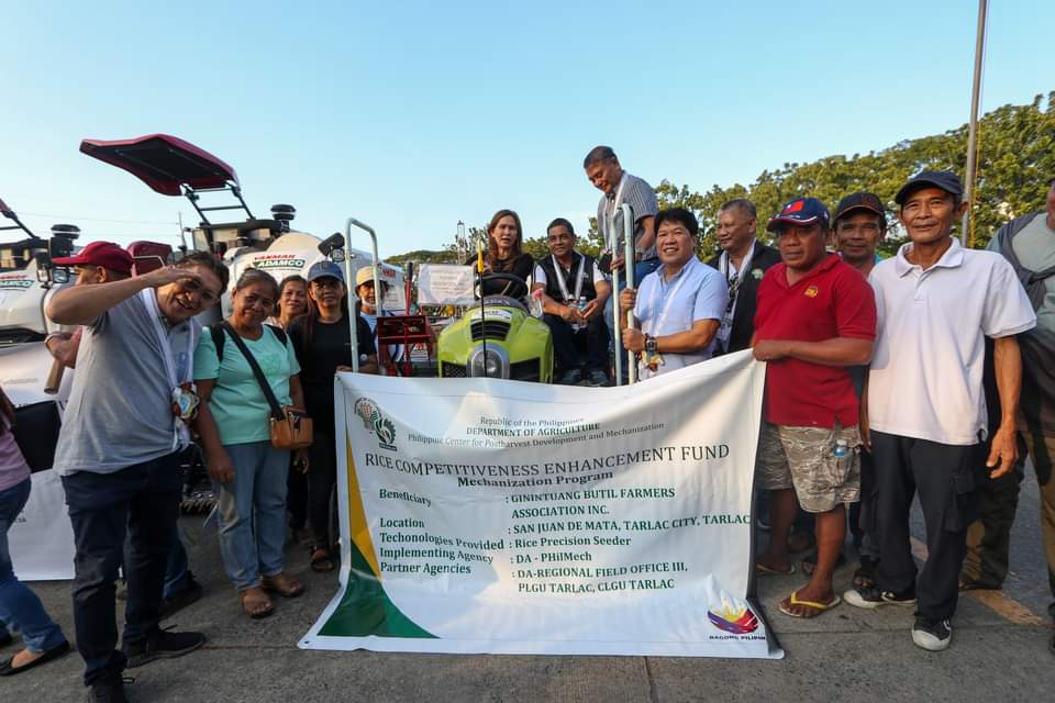 Agricultores que recibieron maquinaria agrícola exportada